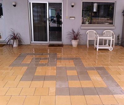 Commercial retaining structure